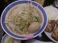 「タンカラ＋味玉」@東京タンメン トナリ 東京ラーメンストリート店の写真