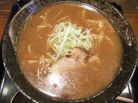 「中華そば（小）（650円）」@もちもちの木 新宿店の写真