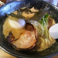 「味玉濃厚魚介らーめん８５０円」@らーめん・つけめん 八角の写真