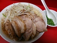「小豚ダブル 小ネギ ニンニク少し 麺少なめ」@ラーメン二郎 西台駅前店の写真