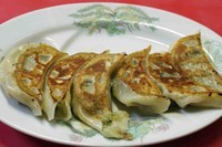 「辛口餃子6個」@えちごやの写真