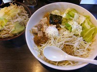 「ふじ辛まぜそば（中盛り）＋ゆで野菜」@景勝軒 前橋総本店の写真