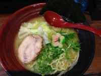 「博多鶏炊き濃厚らーめん（麺大盛サービス）」@博多鶏炊き濃厚らーめん ひのとり 東京御茶ノ水店の写真