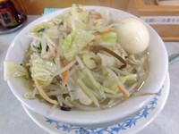 「野菜たっぷりタンメン 白いゆで卵」@タンメン照の写真