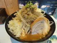 「にぼ次郎￥680（にんにく少なめ、野菜増し、カラメ）」@にぼ次郎の写真