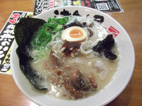 「濃厚津気屋塩とんこつ+替玉(880円)」@とんこつ津気屋 赤羽店の写真