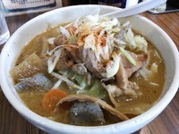 「【11月の限定】モツらーめん（並盛）850円」@中華そば 伝堂の写真