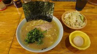 「ラーメン（650円）＋味付玉子＋キャベチャー　麺かため」@洞くつ家の写真