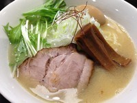 「【週末限定】鯛煮干しと鷄の塩らーめん800円+味玉100円」@らーめん こてつの写真