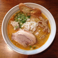 「鶏そば 塩＋大盛（700円＋100円）」@はりけんラーメンの写真