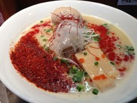 「濃厚鶏ソバ(赤)浅野さん家の煮玉子 850円」@濃厚鶏ソバ 怪人二十面相の写真