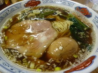 「煮干しラーメン+燻製玉子」@らあめん花果山の写真