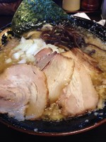 「背脂煮干ラーメン(並盛)760円」@煮干 丸めの写真