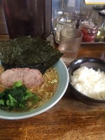 「らーめん＋サービスライス」@横浜家系ラーメン 家家家 錦糸町店の写真