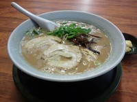 「老醤油とんこつラーメン」@博多とんこつ 天神旗の写真