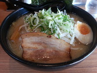 「濃厚とんこつ醤油大盛り(690円)」@つけ麺 らーめん 大新の写真