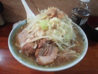 「ラーメン+生卵」@ラーメン富士丸 西新井大師店の写真