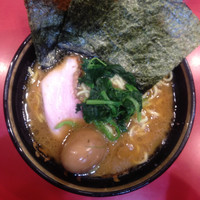 「ラーメン650円＋味玉60円」@家系総本山 ラーメン吉村家の写真