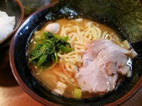 「ラーメン（醤油）＋ライス　650＋100円」@町田商店 本店の写真