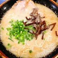「博多ラーメン+替玉」@博多らーめん 万々の写真