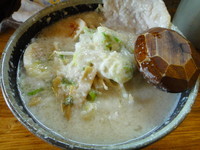 「玉子らぁーめん・しょうゆ・背アブラ三番」@チャッチャ系らーめん もん吉の写真