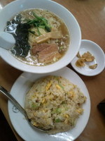 「ラーメン・炒飯セット700円」@康楽の写真