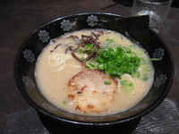 「豚骨らーめん 750 円」@とんこつらーめん俺式 純 東京ラーメンストリート店の写真