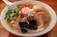 「GT-RタイプⅡ(ピリ辛)＋燻製味玉(900円＋100円)」@いぶし銀の写真