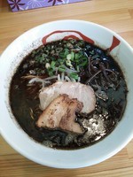 「黒豚骨そば」@麺笑 コムギの夢の写真