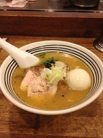 「鶏丸醤油らーめん＋よくばりトッピング 900円」@麺屋すみすの写真