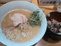 「とろ～り鶏白湯(醤油) ￥750＋鶏茶漬けごはん ￥100」@支那そば 一本気の写真