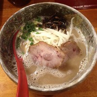 「らーめん（ハリガネ）　680円」@豚骨らーめん れんの写真