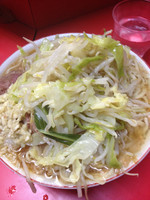 「大ブタ+ニンニク、野菜」@ラーメン二郎 三田本店の写真