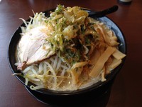 「味噌辛ねぎらーめん（野菜大盛り＆麺大盛り）」@らーめん えん者の写真