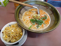 「「坦々麺+ミニ炒飯」の『ランチセット(￥750)』」@四華郷の写真