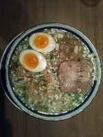「仙台牛タンねぎ塩ラーメン 潮味玉子のせ」@仙台牛タンねぎ塩ラーメン 㐂蔵の写真