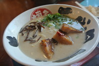 「博多白とんこつラーメン（６８２円）」@博多とんこつラーメン三代目てらッちょ。の写真