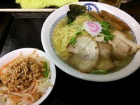 「帆立塩らぁ麺720円＋鶏ひき肉のビビンバ丼（メルマガサービス」@煮干 丸めの写真