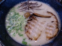 「鬼炊き豚骨らーめん」@鬼炊き豚骨ラーメン まくり屋の写真