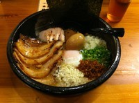 「特製濃厚白湯まぜそば」@三代目麺処 「まるは」極 船橋店の写真