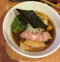 「香彩鶏だし特製醤油ラーメン」@麺屋 翔 西新宿本店の写真