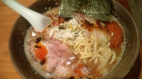「辛いみそらーめん」@もんなか 〇心厨房の写真