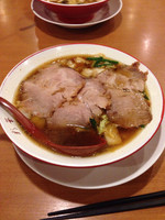 「彩華ラーメンモモチャーシュー、彩華ラーメン煮玉子入り」@彩華ラーメン 本店の写真