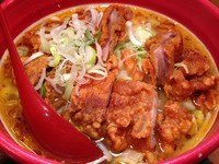 「スパイシー鶏唐揚げ入り塩ラーメン 750円＋生ビール500円」@龍の子 所沢店の写真