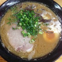 「豚骨ラーメン　700円（粉落とし）」@豚骨ラーメン 新井商店の写真