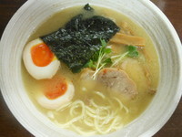 「鶏塩らーめん＋味付玉子」@藤丸の写真