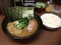 「らーめん＋のり増し＋小ライス　850円」@横浜家系 侍 渋谷店の写真