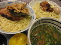 「濃厚つけ麺（あつもり・細麺と太麺の合盛り）￥700+大盛￥100」@美味食間 くわ田の写真