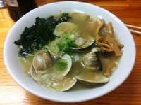 「ハマグリ塩らーめん 半カレーチャーハンとセットで940円」@九州大分ラーメン 麺恋亭 中華街店の写真