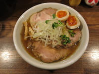 「醤油全のせ：900円」@らあめん学の写真